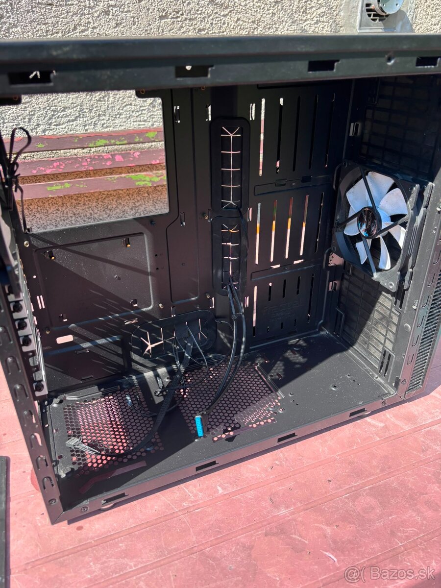 Fractal r5 ATX - 6