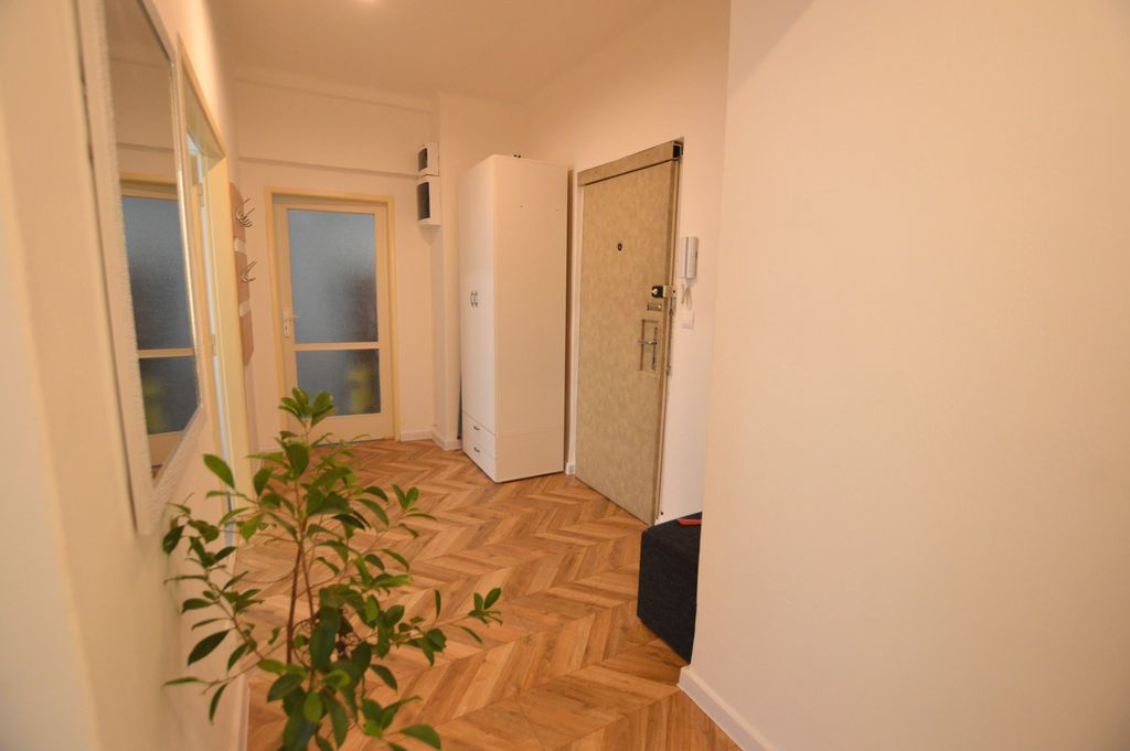 Na prenájom 2izb, Košická, 60m2, p.1./4, po rekonštrukcii, i - 6