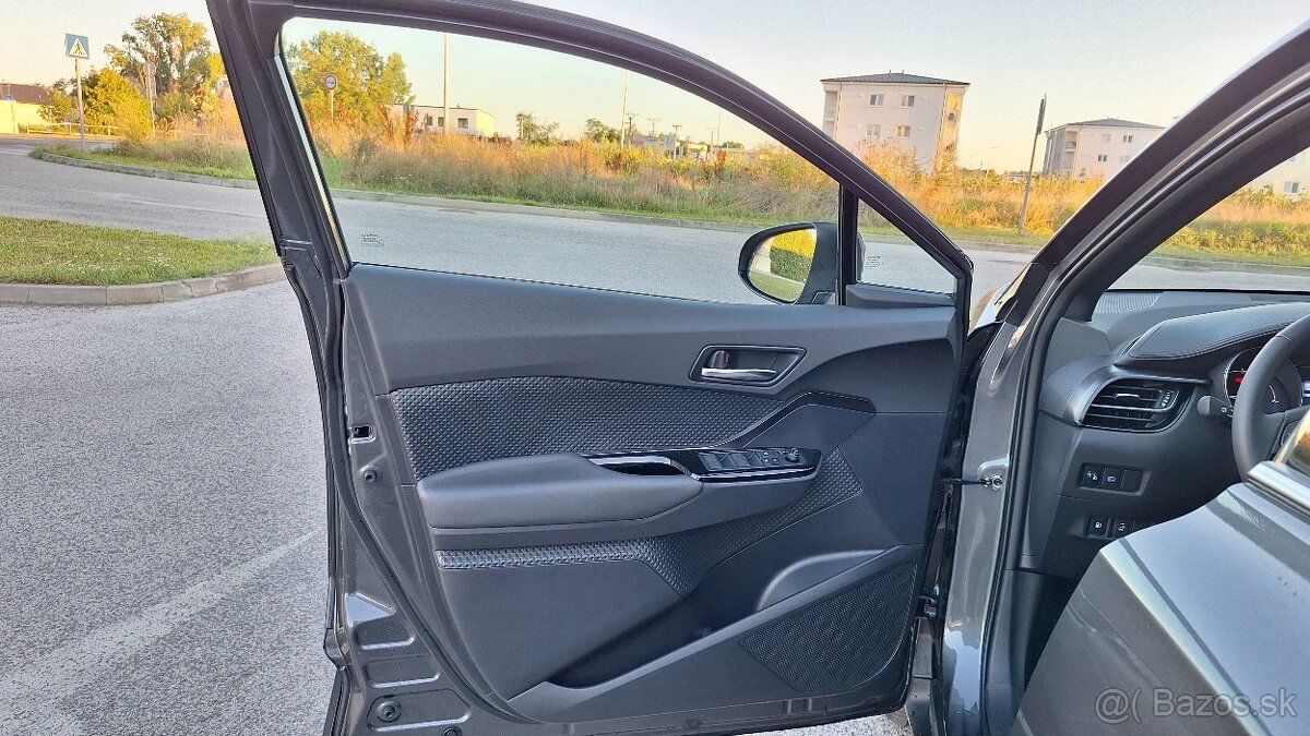Toyota C-HR 2,0 Hybrid Dynamic Force 184 k e-CVT STYLE - 6