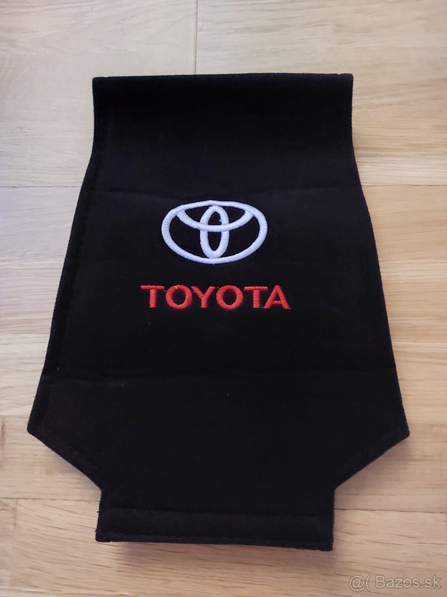 Návleky na hlavové opierky. - 6