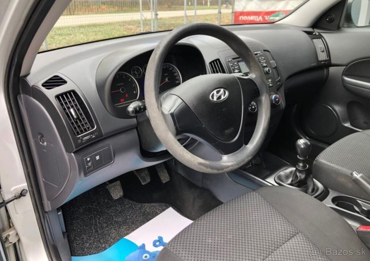 Hyundai i30 1.4 16V benzín manuál 80 kw - 6