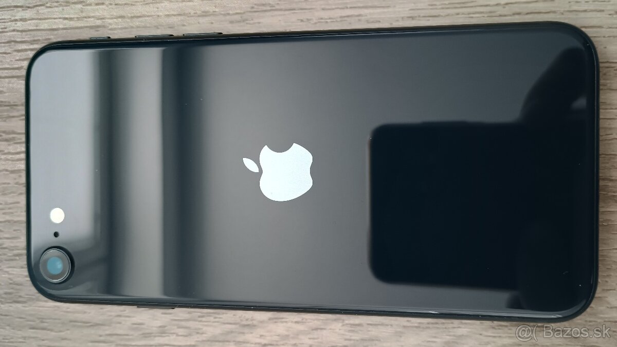 iPhone SE 2022 - 64GB + kable + sluchadla - 6