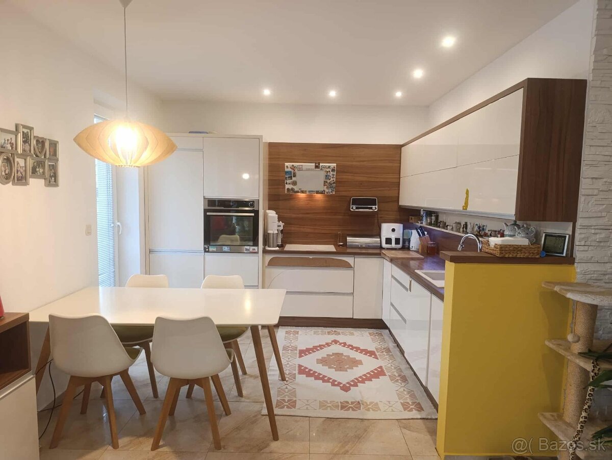 Predám 4-izbový byt v dome s 30m terasou, 2x parkovanie, - 6