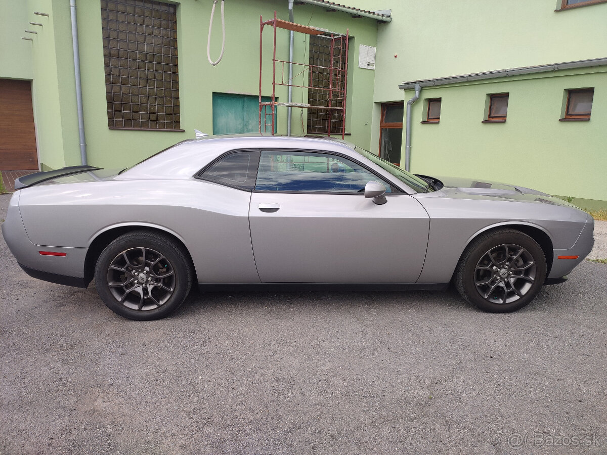 Prenájom Dodge Challenger V6 4x4 - 6