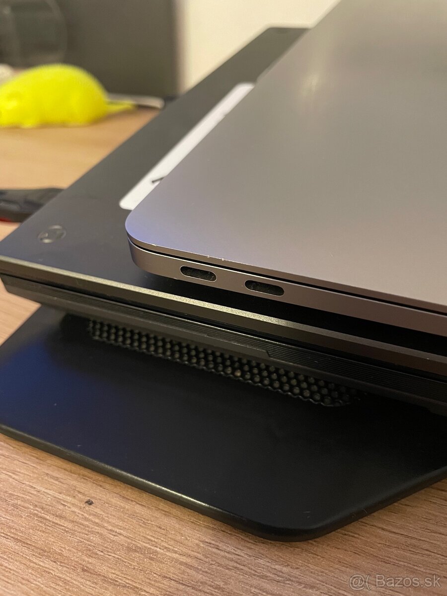 Apple MacBook Air 13” (2019) | 256 GB | Top stav - 6