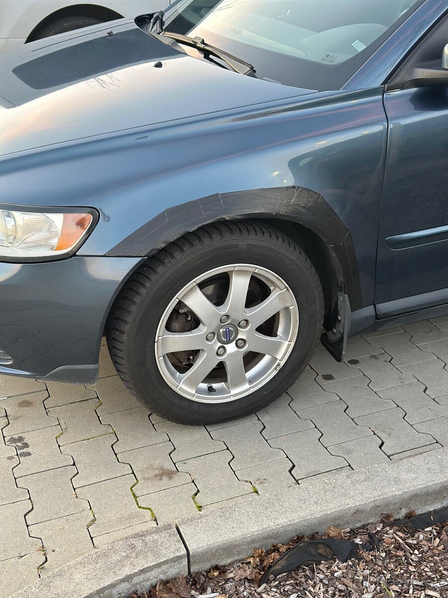 Predám Volvo S40 1.8i - 6