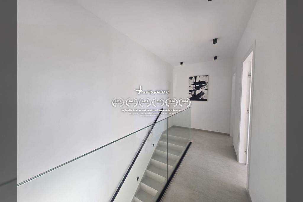 NIN - dvojdom s bazénom - 500 m od centra - 6