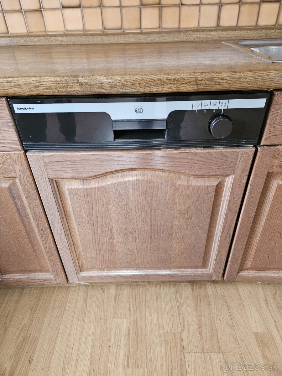 Masívna kuchynská linka z Nemecka so spotrebičmi - 6