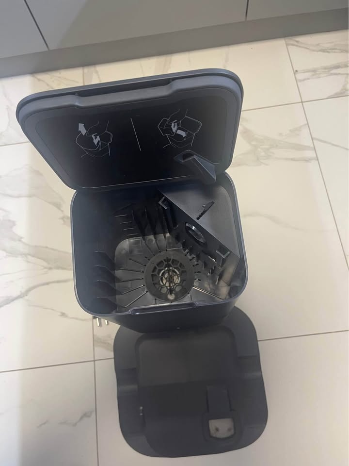 iRobot Roomba i7+ (7558) s Clean Base - 6