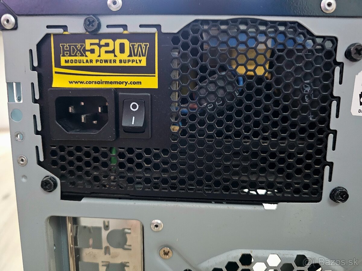 Cooler Master Centurion 5 ATX a Corsair HX520 - 6