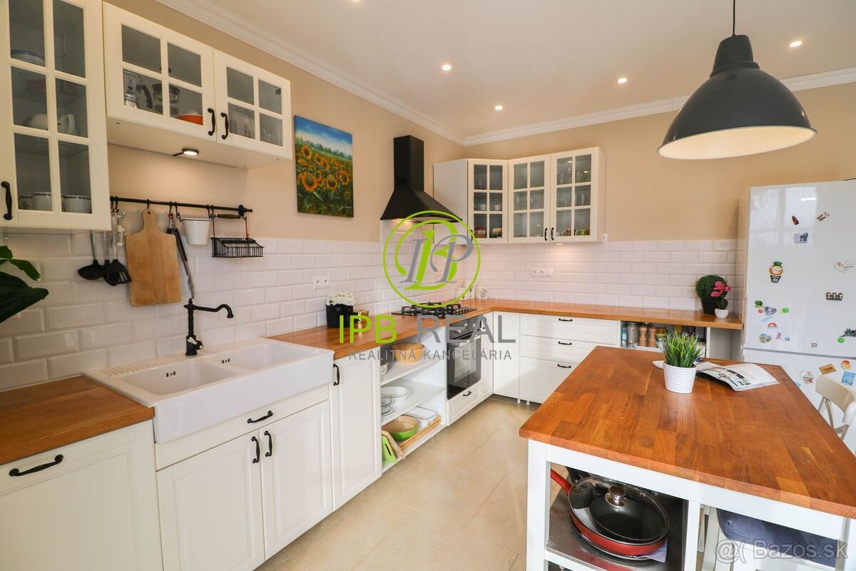 Kompletne zrekonštruovaný priestranný 5-izbový rodinný dom v - 6