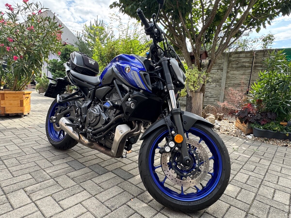 YAMAHA MT - 6