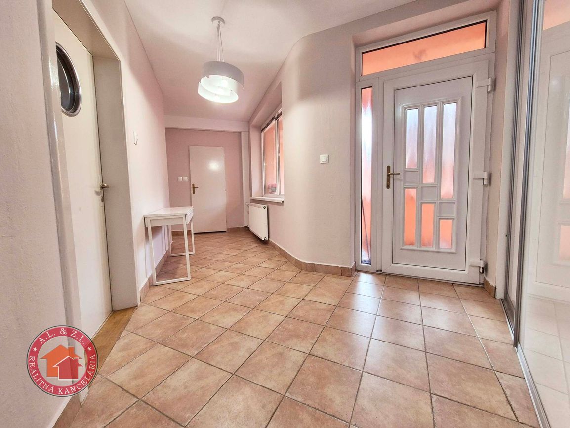 VEĽKÝ 3 izbový BYT SO ZÁHRADKOU a GARÁŽOU V SENCI – CENTRUM - 6