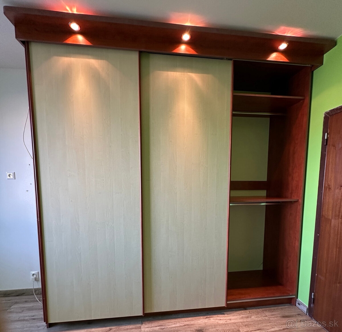 satnikova skrina s osvetlenim 260x260x60 - 6