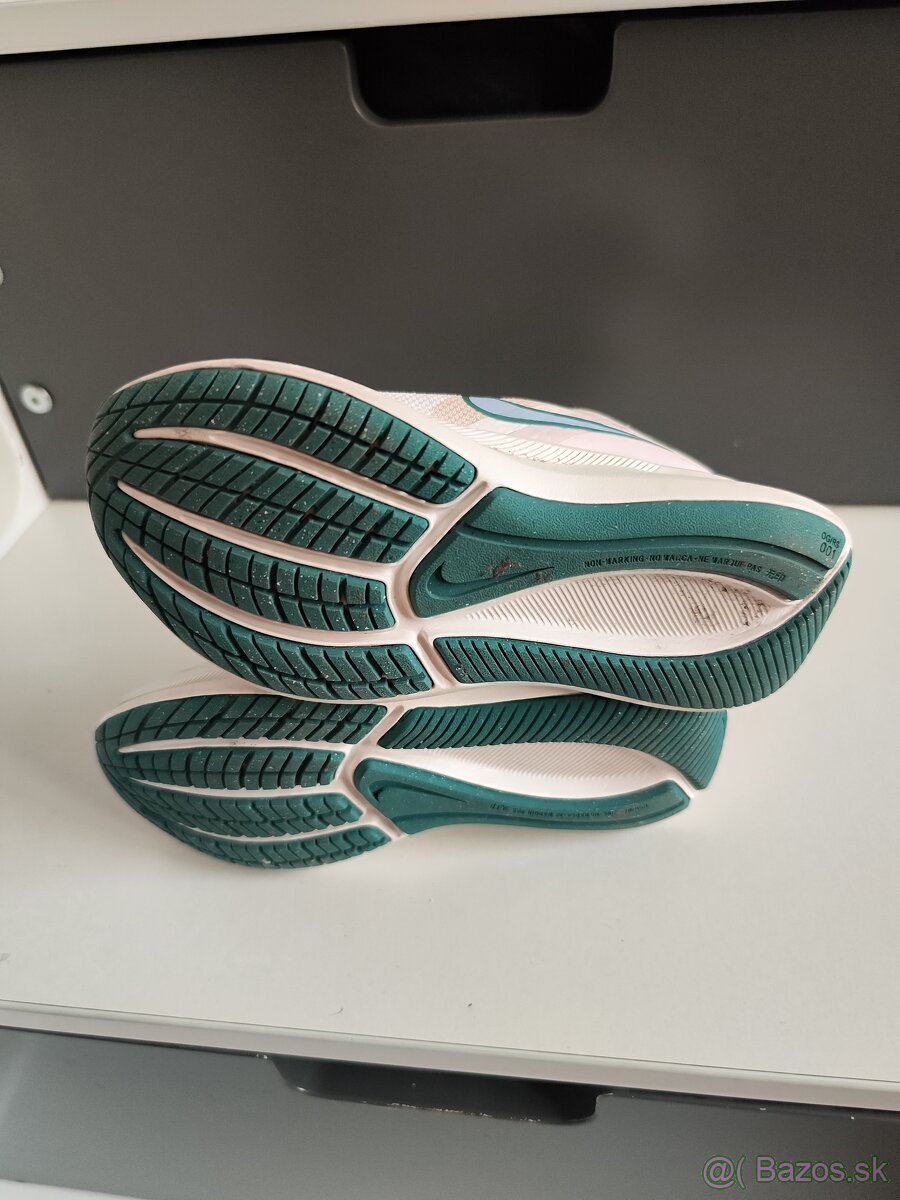 Tenisky Nike veľ.28,5 - 6