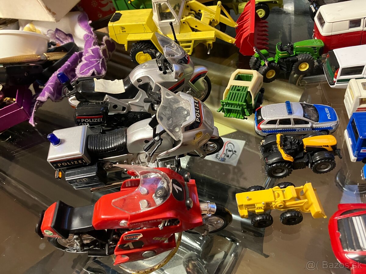 Predám rôzne autíčka většinová kovová - 6