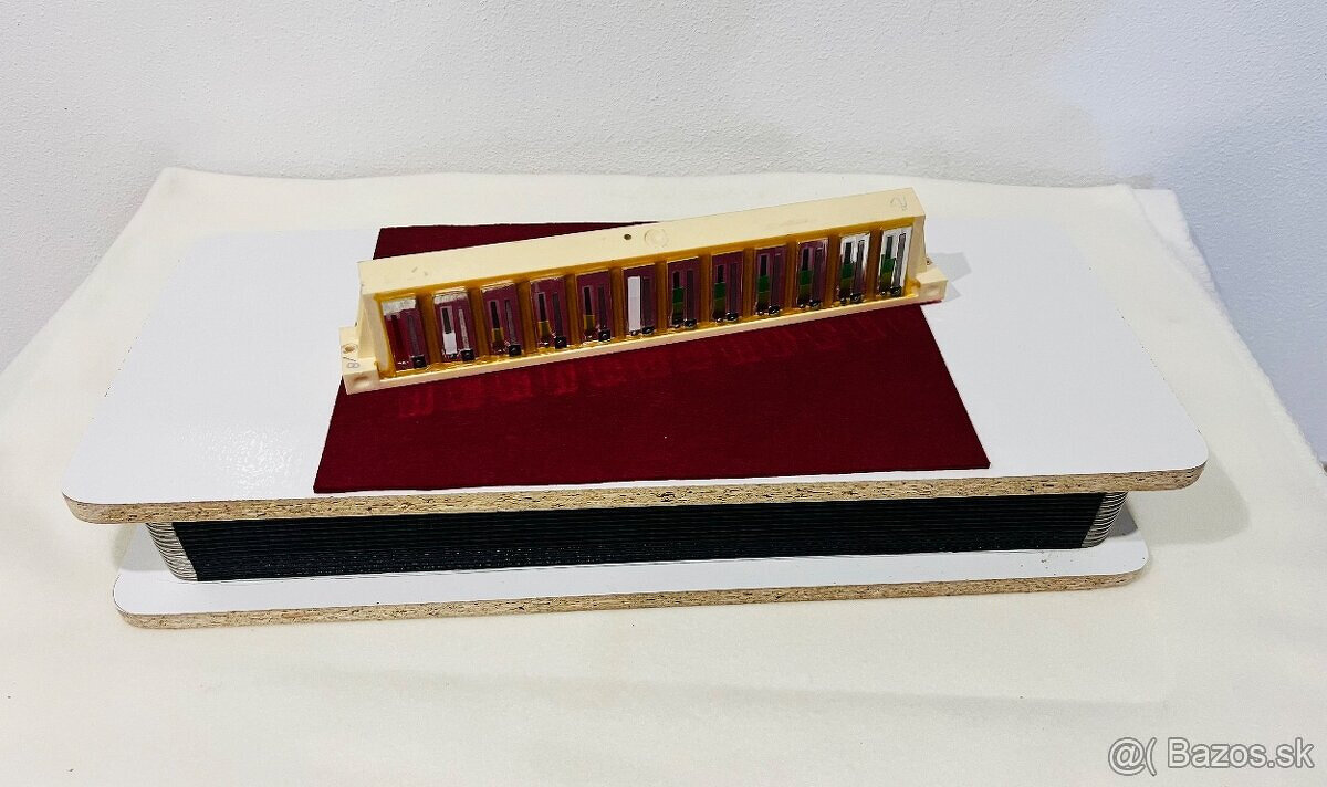 Predám ladiaci stolík/ BOX na ladenie akordeónov a heligonie - 6