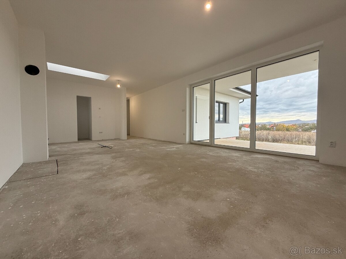 NOVOSTAVBA - ZLATÉ MORAVCE - 6