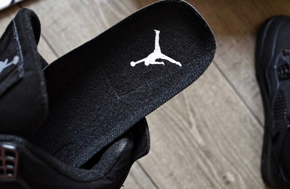 Nike Air Jordan 4 'Black Cat' - 6