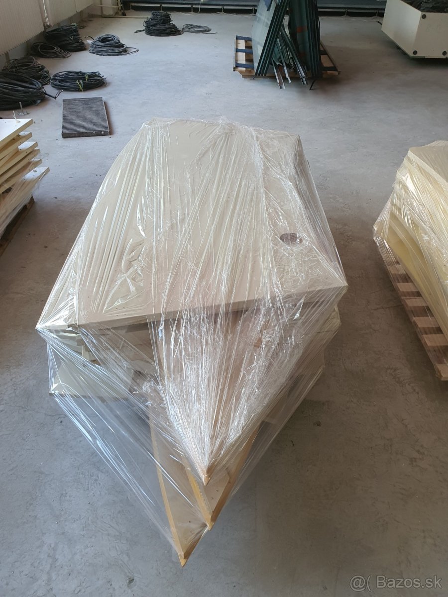 Pracovisko z 3 stolov so zastenami do open-space kancelarie - 6