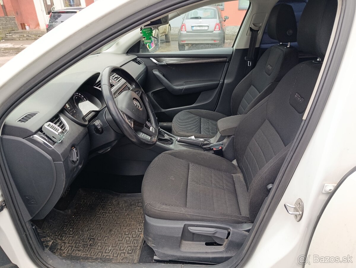Škoda Octavia combi scout 4x4 dsg - 6