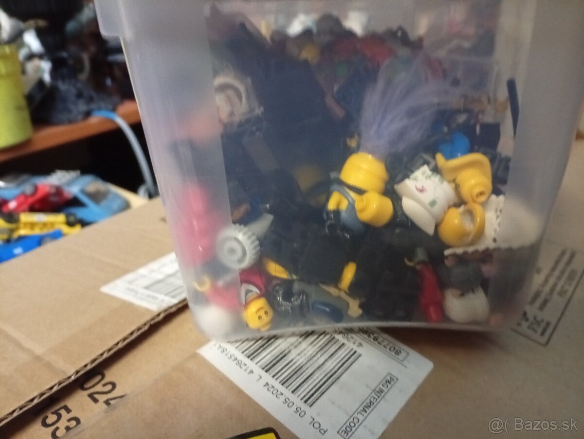 Predám 148ks figúrky z Lega - 6