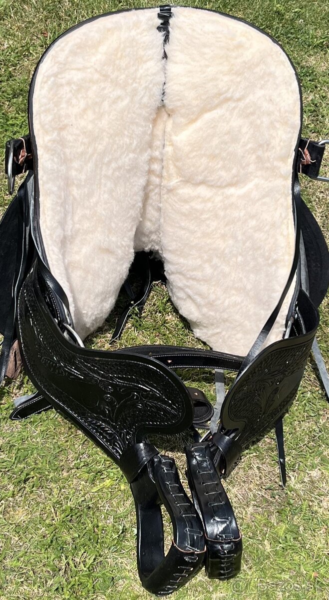 Westernový sedlový komplet 26) černé oválné krátké široké - 6