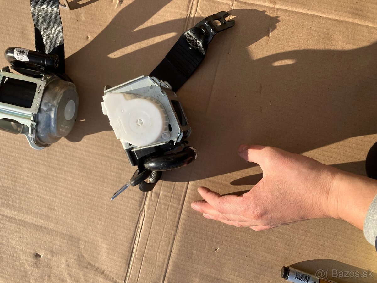 VW TIGUAN II 5NA zadni pasy 15-20 pravy levy - 6