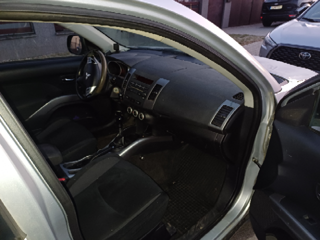 Mitsubishi Outlander - 6