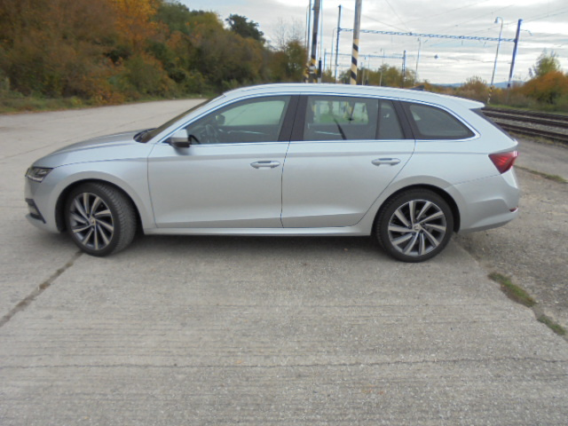 Škoda Octavia Combi 2.0 TDI 110 kw, DSG Style Virtual Cocpit - 6