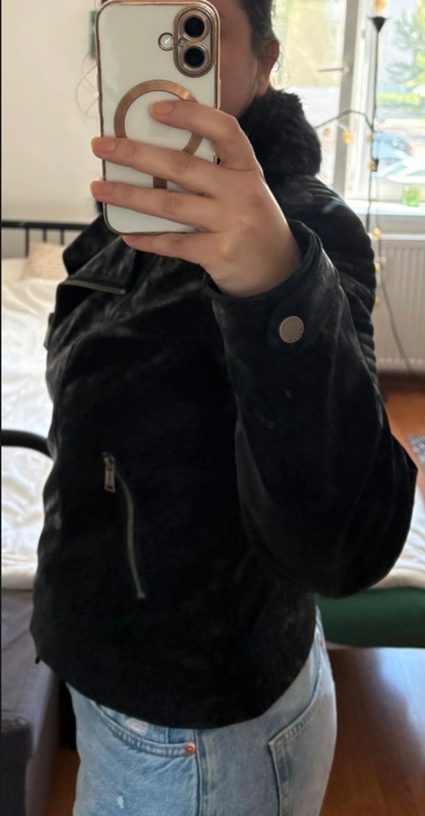 Koženka Guess L čierna - 6