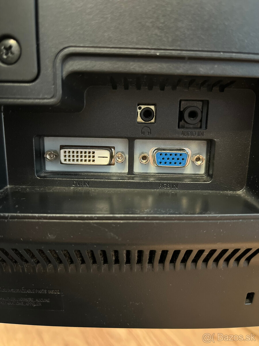 PREDÁM - Stolný počítač s monitorom + klávesnica a myš - 6