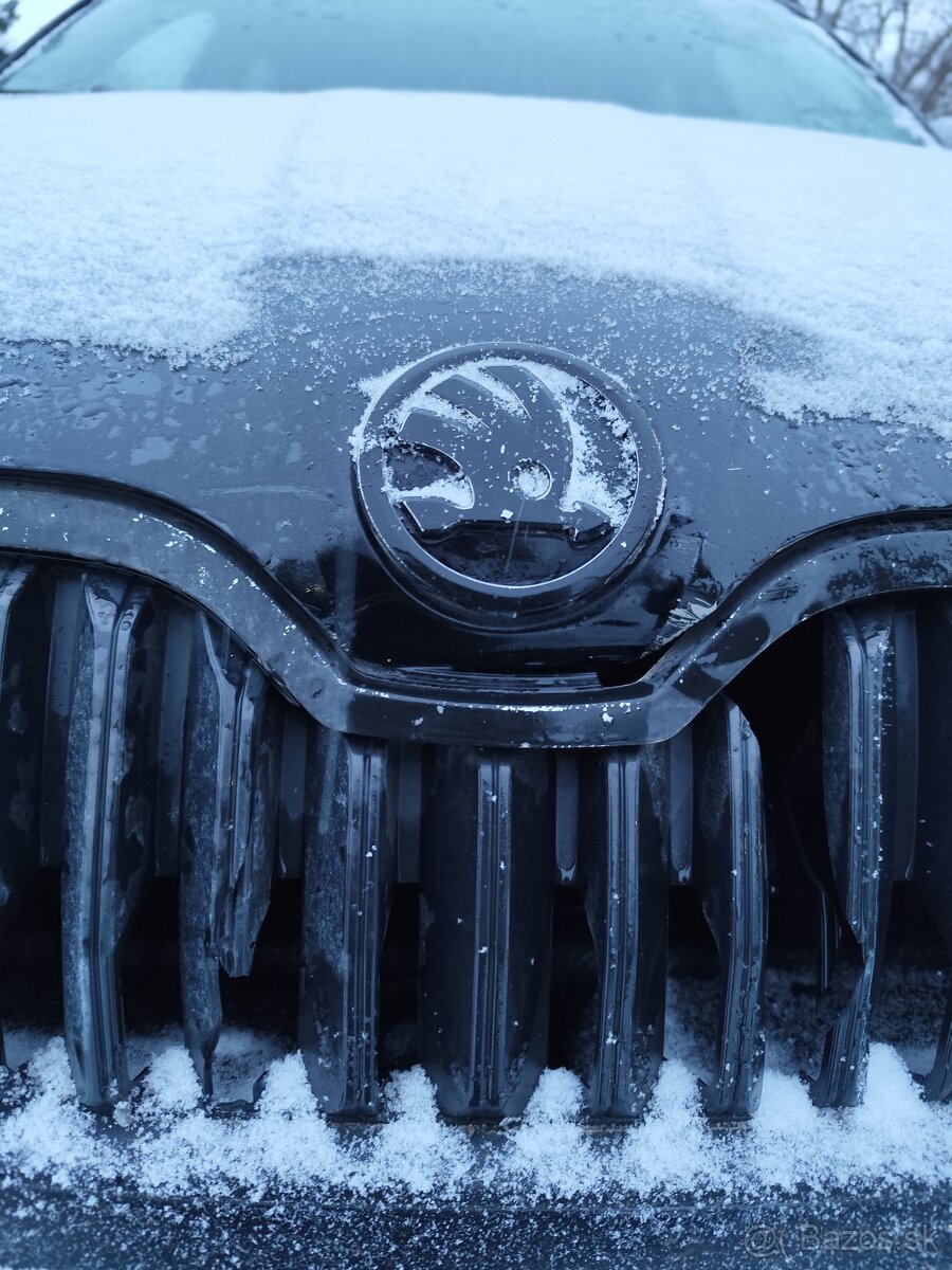 Škoda Octavia 3 Combi predná kapota a nárazník - 6