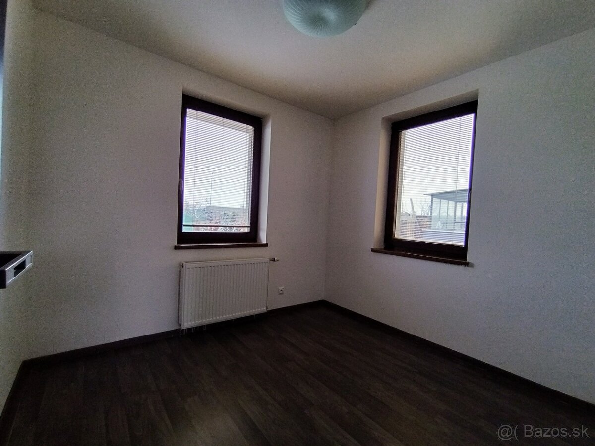 VÝHODNÁ KÚPA - SAMOSTATNÝ RODINNÝ DOM S GARÁŽOU - 6