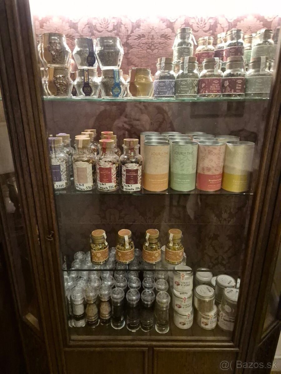 Set historického nábytku – 2 vitríny + 1 príborník - 6