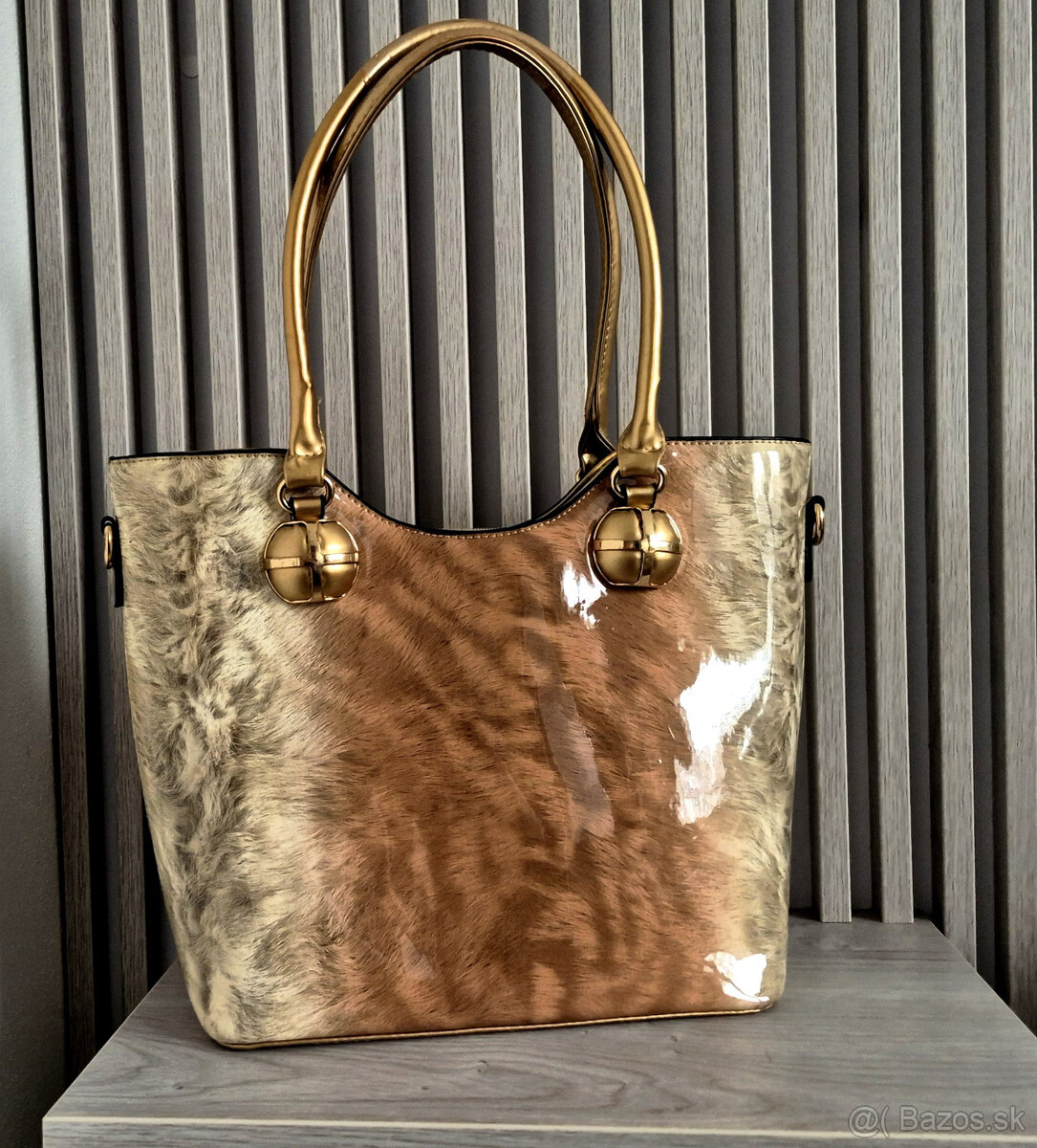 Lakovaná kabelka zlato-hnedá - 6