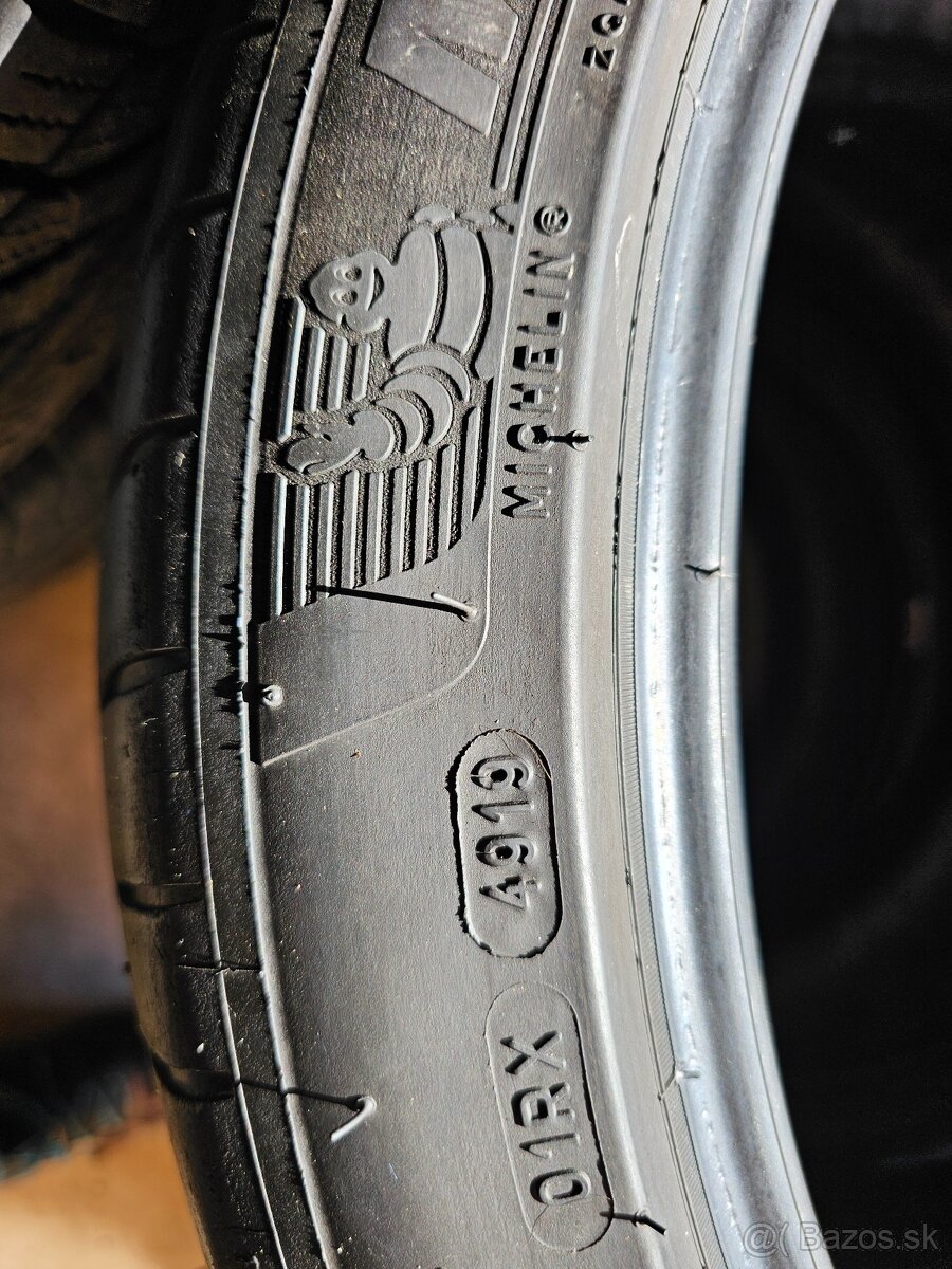 Michelin PILOT SPORT 4 . 245 /40 R19 - 6