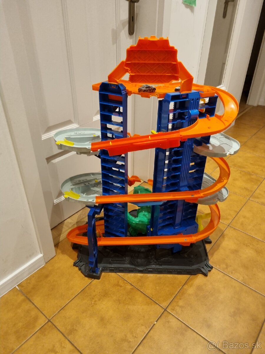 Hotwheels ultimate garage - 6