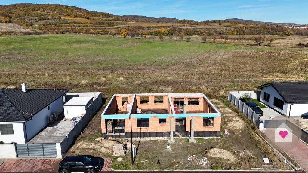 Samostatný rodinný dom s garážou na pozemku 600m2 - Vinosady - 6