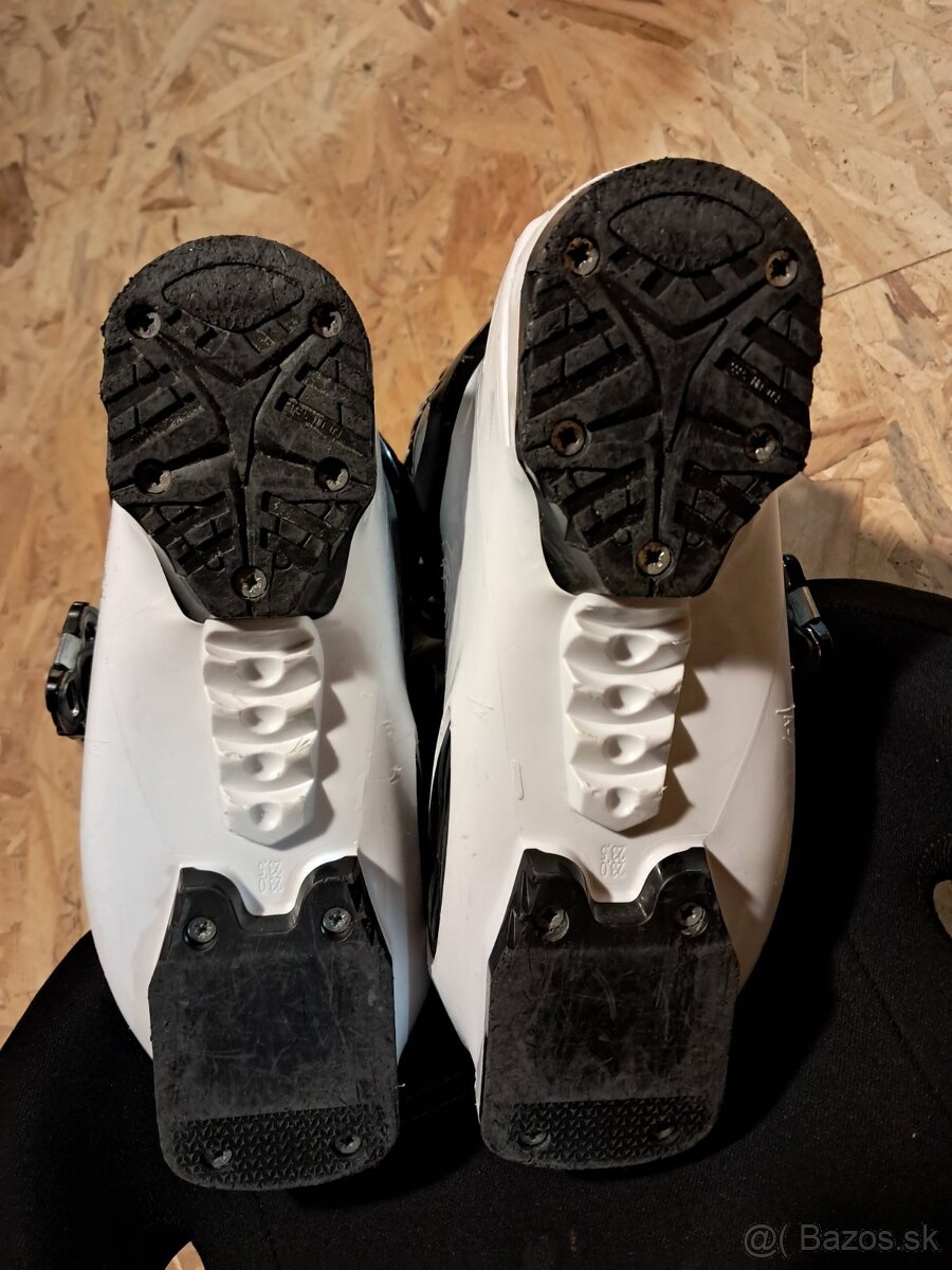 Lyže Rossignol 130 CM a lyžiarky Atomic - 6