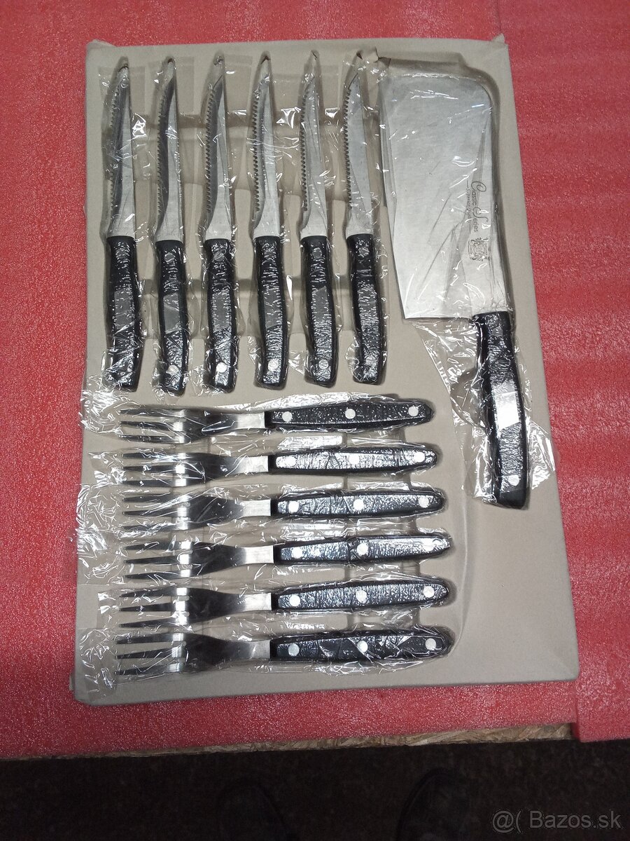 Príbor v drevenej truhlici + sada nožov - 6