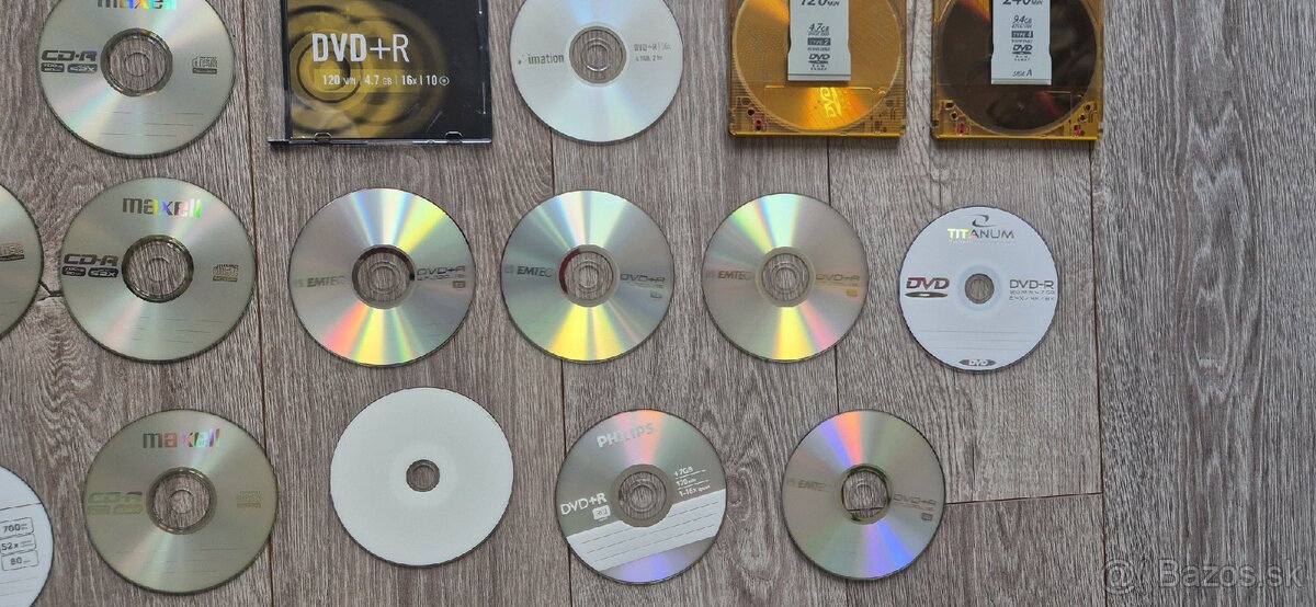 DVD A CD spolu cca 20 ks - 6