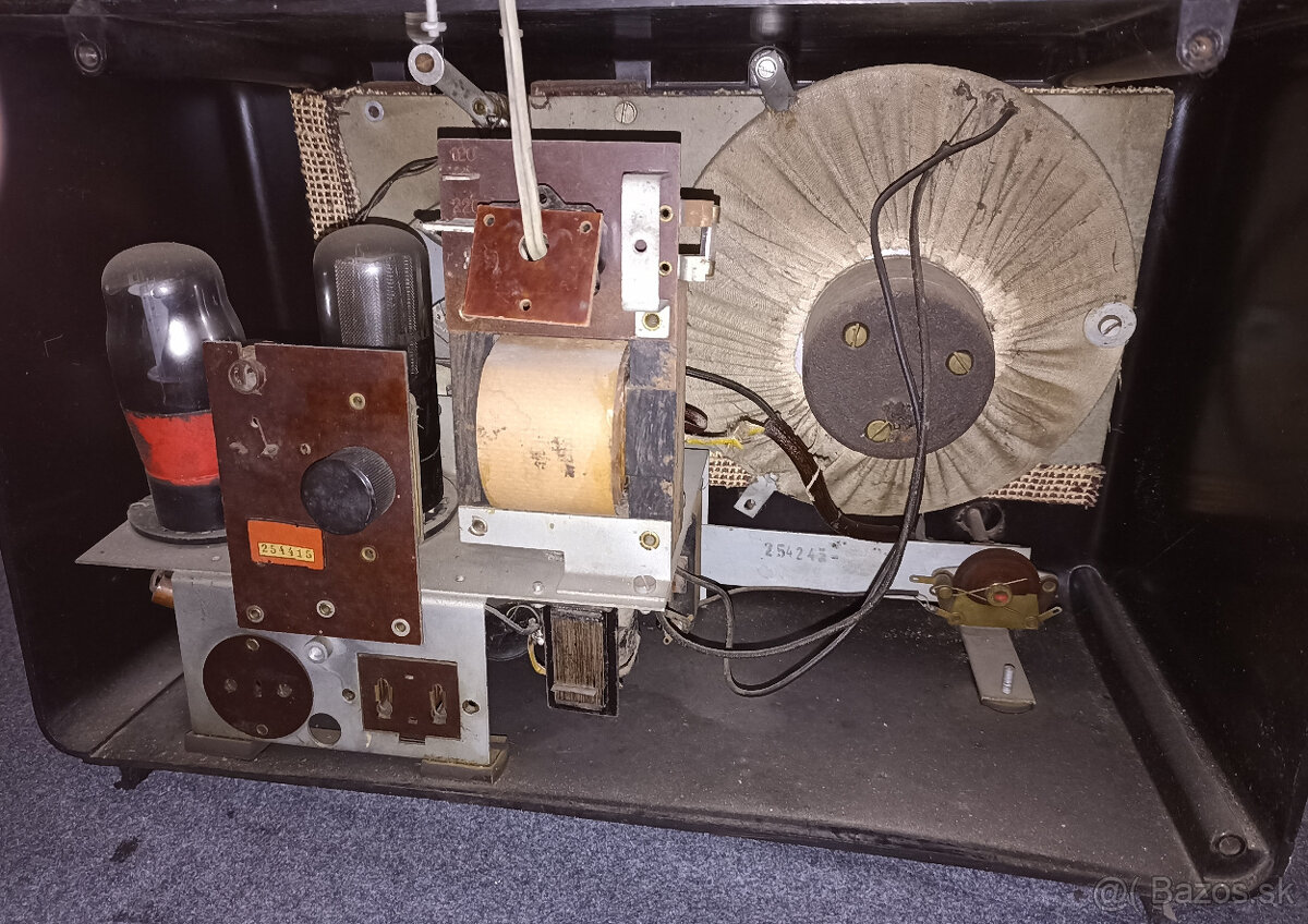 Staré retro bakelitové rádio Tesla T613 - 6