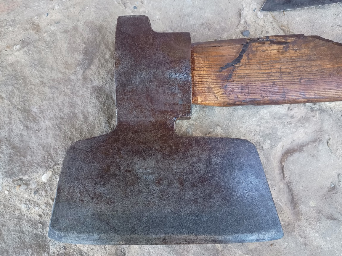 sekera,sekery,hoblík,nebožiec,staré náradie, topor 232 - 6