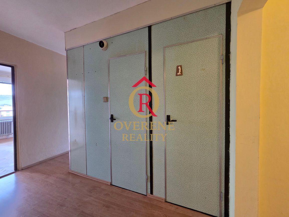 Na predaj veľký 3 izbový byt s komorou a 4 lodžiami v centre - 6