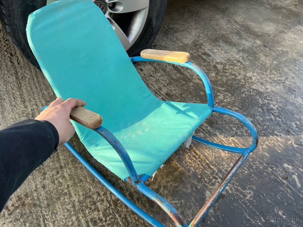 Staré detské kovové hojdacie kreslo. - 6