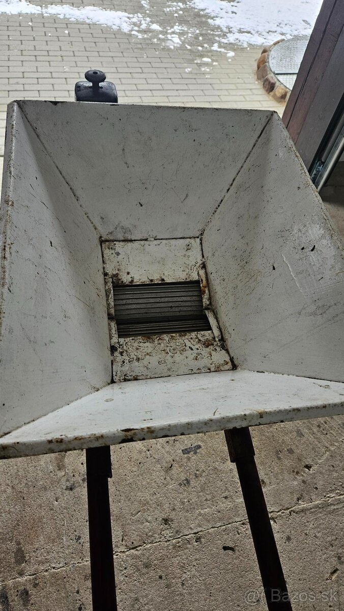 predám elektrický mlynček na hrozno - 6