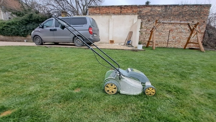 Predám kosačku Fieldmann - 6