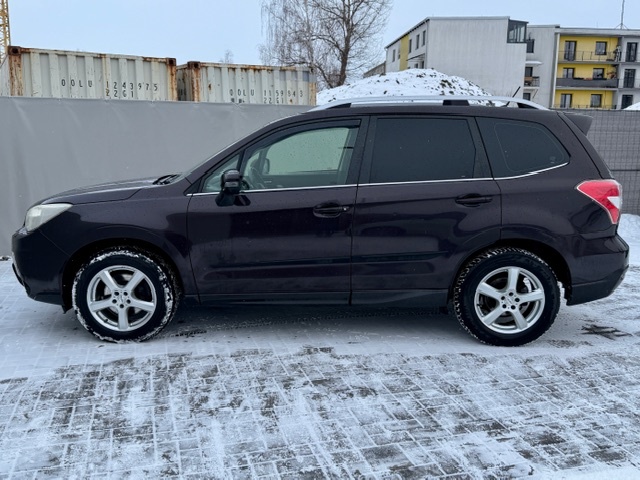 SUBARU FORESTER 2.0d / 4x4 / xenón / ťažné / webasto - 6