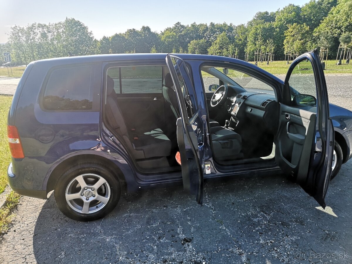 Volkswagen Touran AUTOMAT s park. senzorom - 6